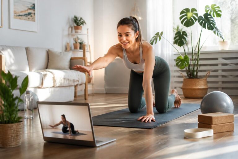 découvrez nos conseils pratiques pour réussir vos cours en ligne de pilates pour débutants et améliorer votre bien-être étape par étape.