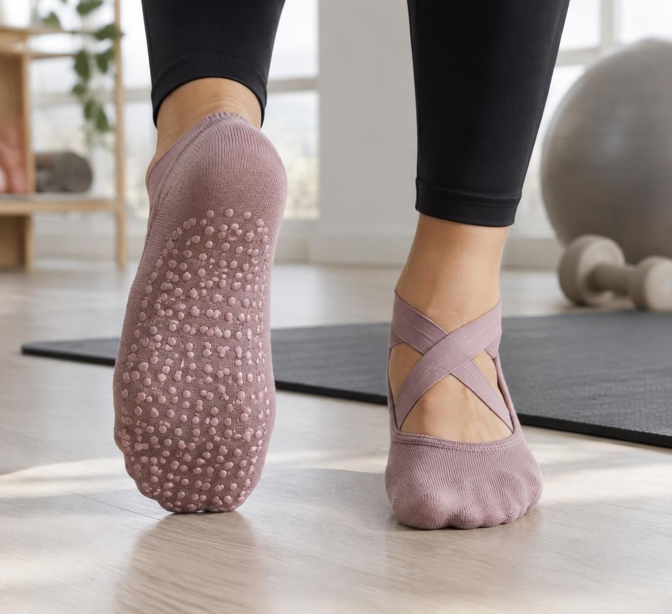 découvrez comment choisir des chaussettes de pilates adaptées : adhérence antidérapante, confort respirant et maintien optimal pour chaque séance.